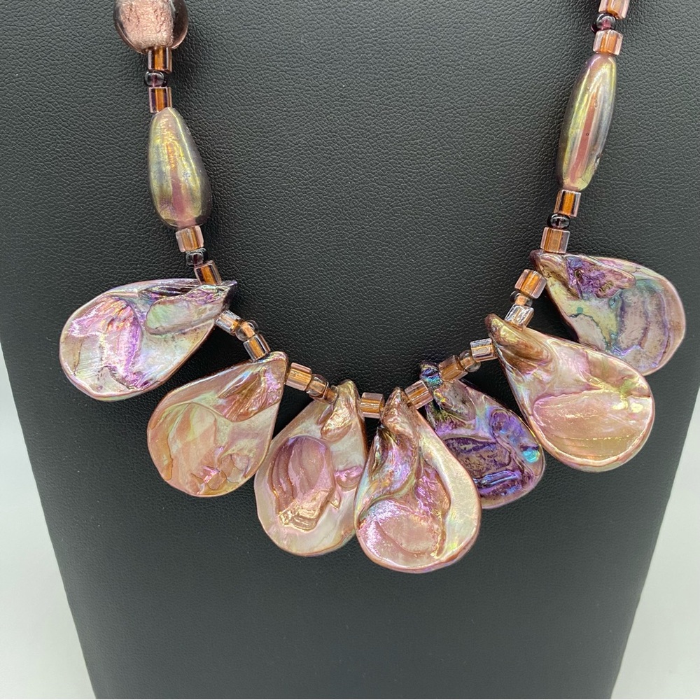 Luster Shells and Glass Beaded Necklace - Picture 4 of 9